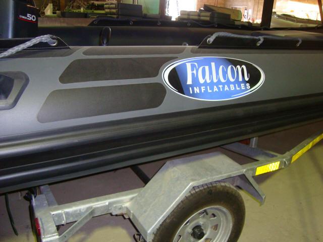 Pneu gris fonc Dco noire Liston noir